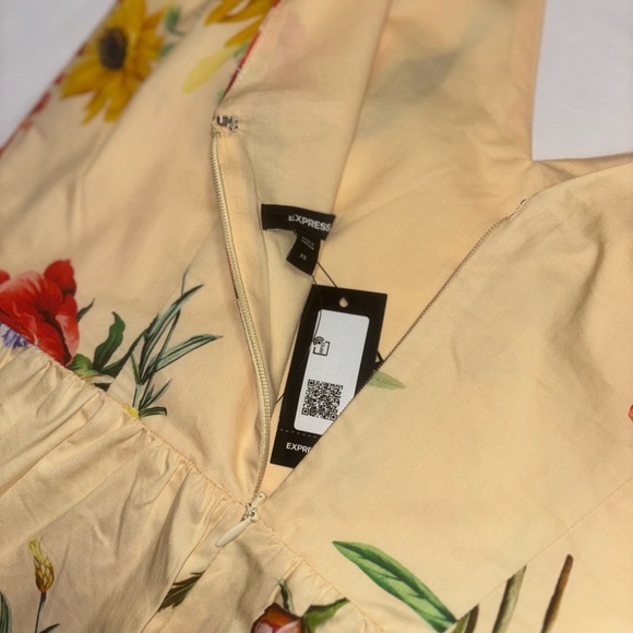 Floral Sleeveless Top - Picture 3 of 4